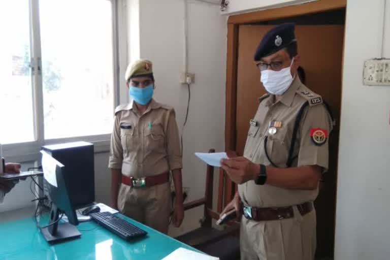 भ्रष्टाचार में दो पुलिसकर्मी निलंबित