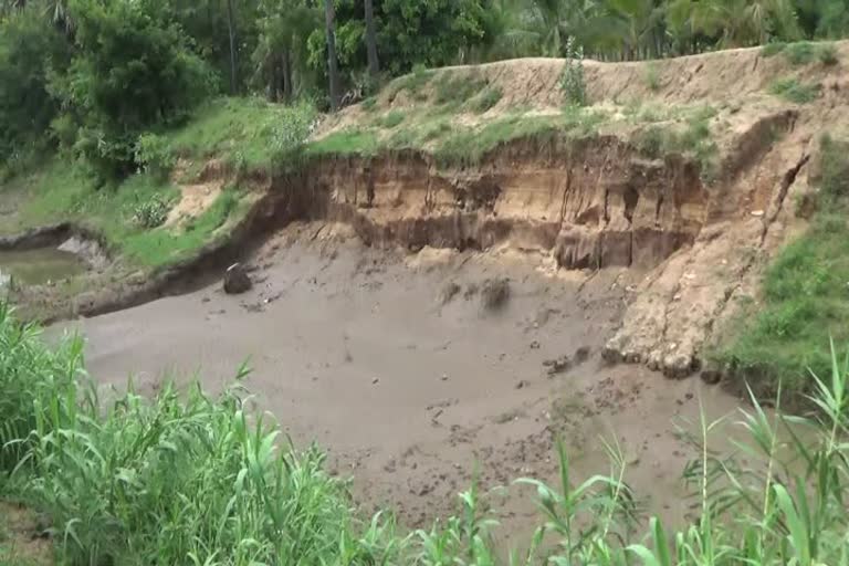 Public protest against river sand theft