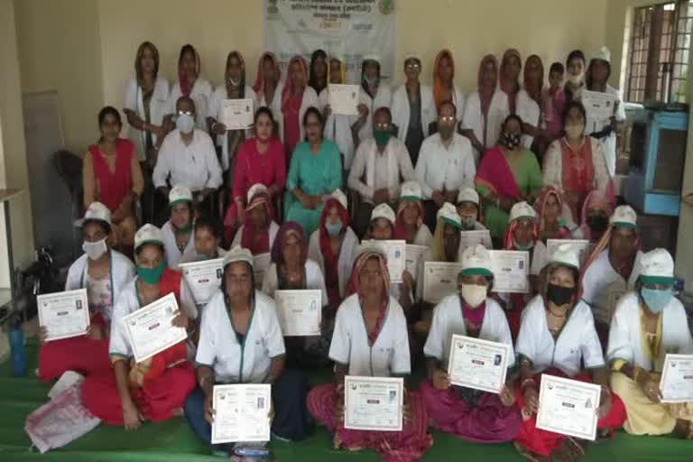 women with certificate