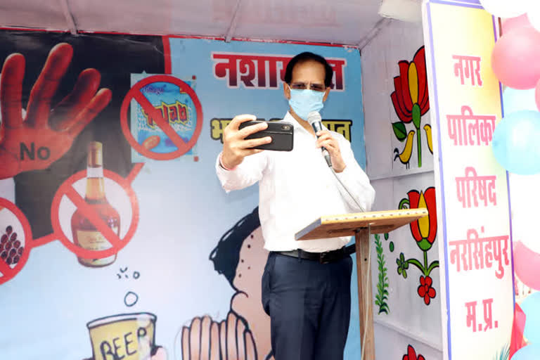 Collector launches selfie point