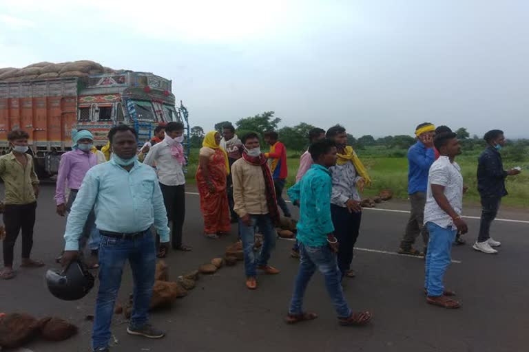 Supporters of Gondwana Ganatantra Party jammed the bypass