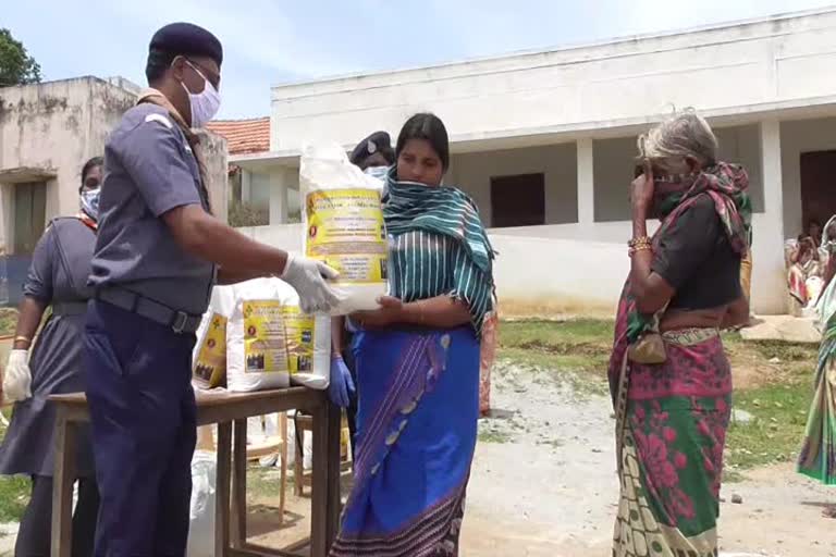 நிவாரண பொருட்கள்