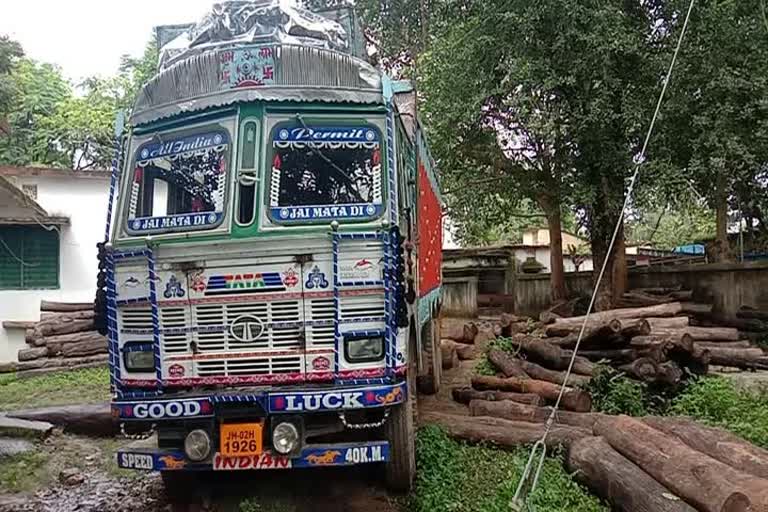 Forest Department recovered illegal wood  in ranchi