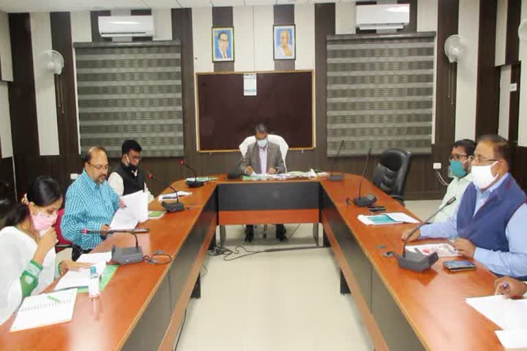 district magistrate vishal bhardwaj reviewed schemes run by banks in sitapur