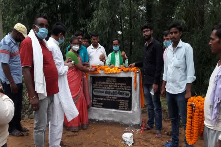 MLA sweetie Seema Hembram laid the foundation stone for 6 roads in Banka