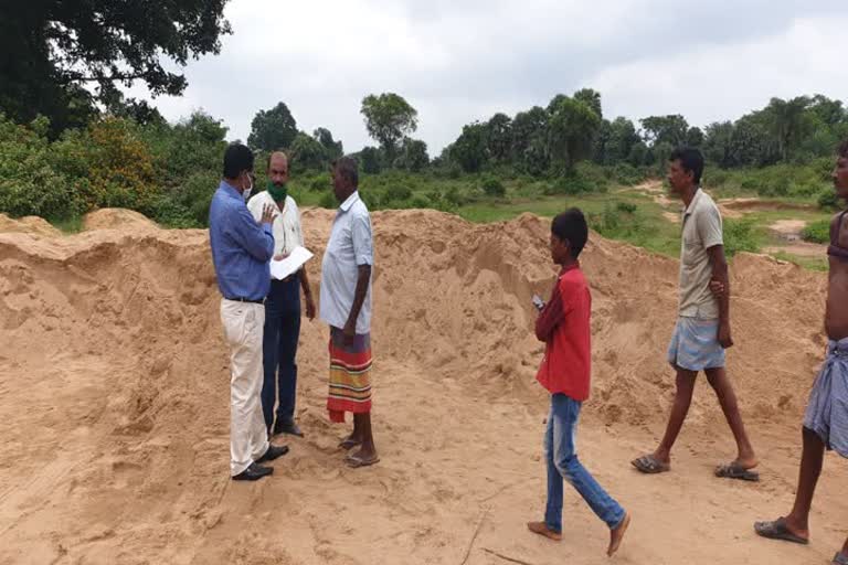 District Mining Officer inspected in Dumka