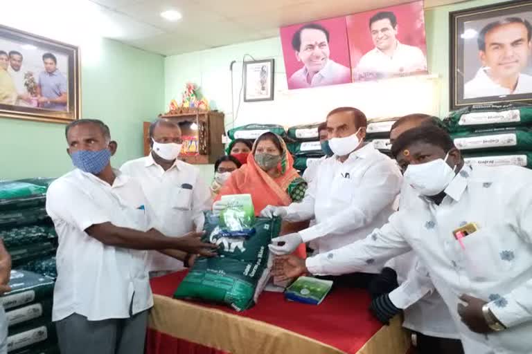 sri krishna charitable trust distributed rice