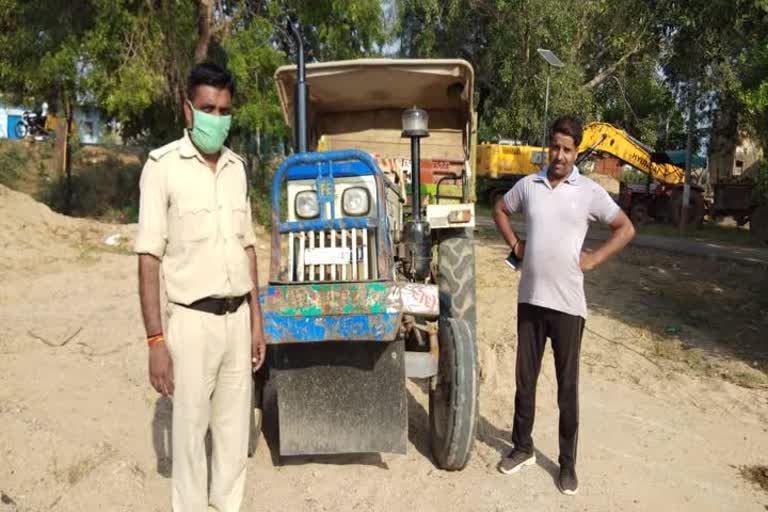 Vehicle transporting illegal sand seized by revenue department