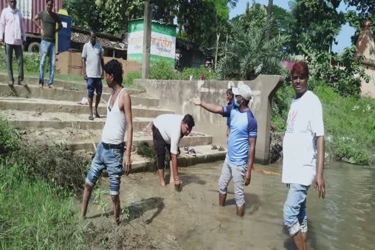 Chandia CMO runs cleanliness campaign in Kathali river