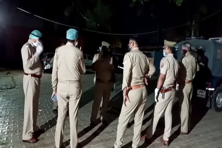 घटनास्थल पर पहुंची पुलिस.