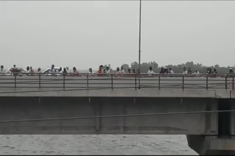 Bridge rush in mathura