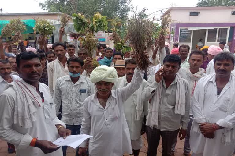 Farmers submitted memorandum to CM in agar