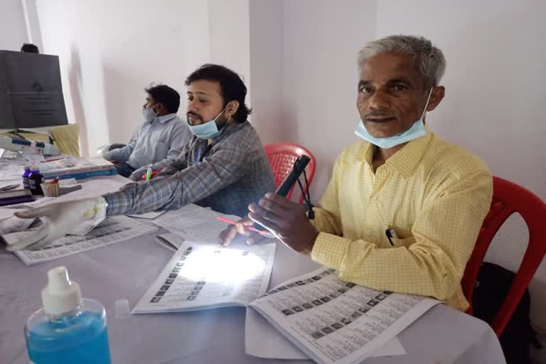 voters faces many problems due to lack of electricity in booth center