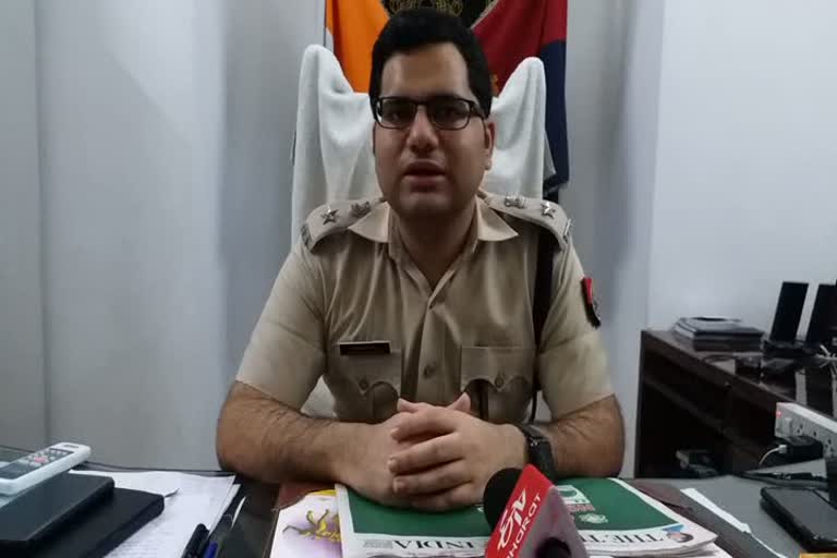 16 पुलिसकर्मियों का किया गया ट्रांसफर