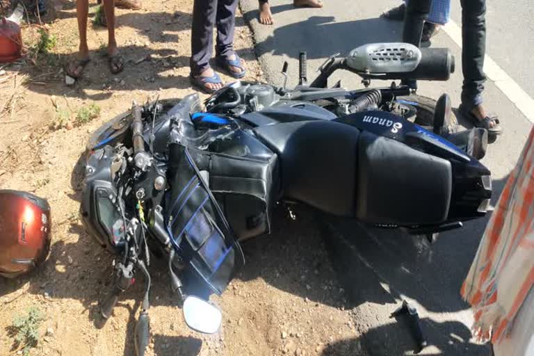 bike hit a lorry at mandalapalli anantapur district