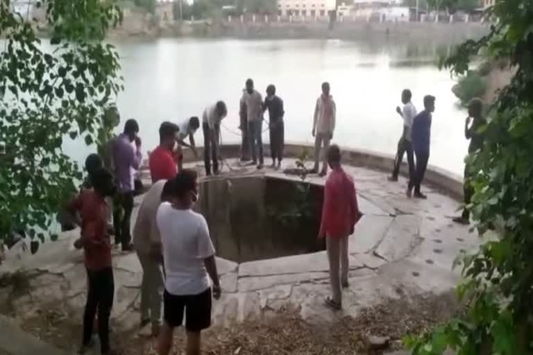 Youth dies, falling in a well, Tonk