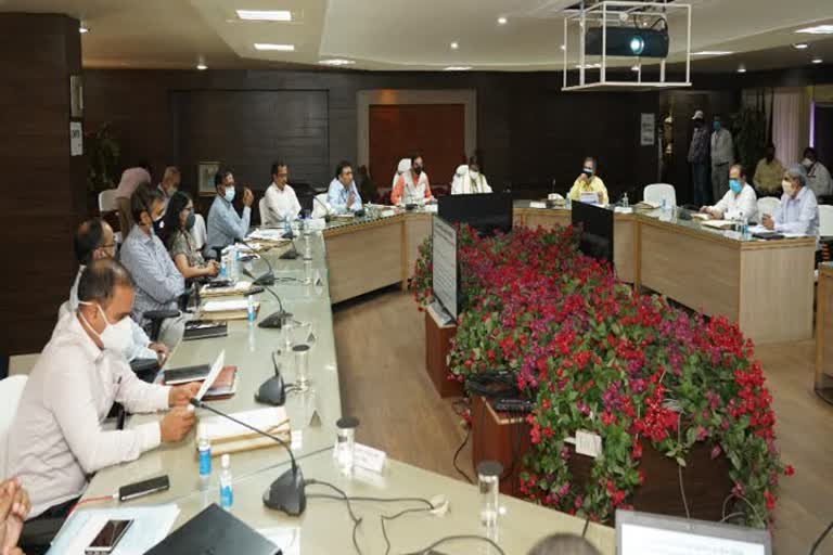 Coal Minister Prahlad Joshi held a meeting with CM