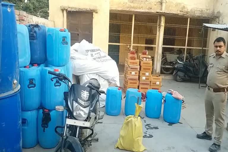 Excise department and police caught poisonous chemical of making wine in Kasganj