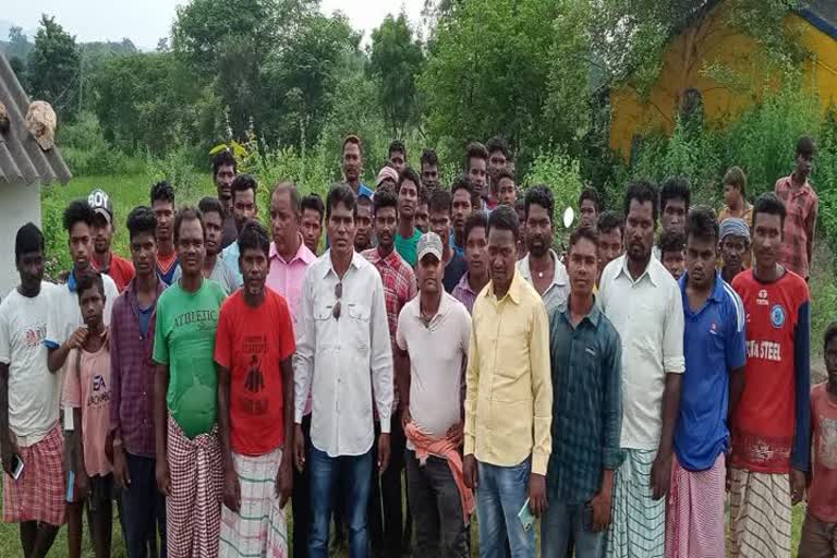 Villagers protest against opening of Barudaro check dam gate in Seraikela