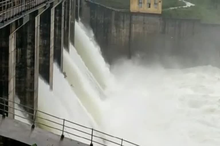 All gates of Sardarpur dam opened due to heavy rain