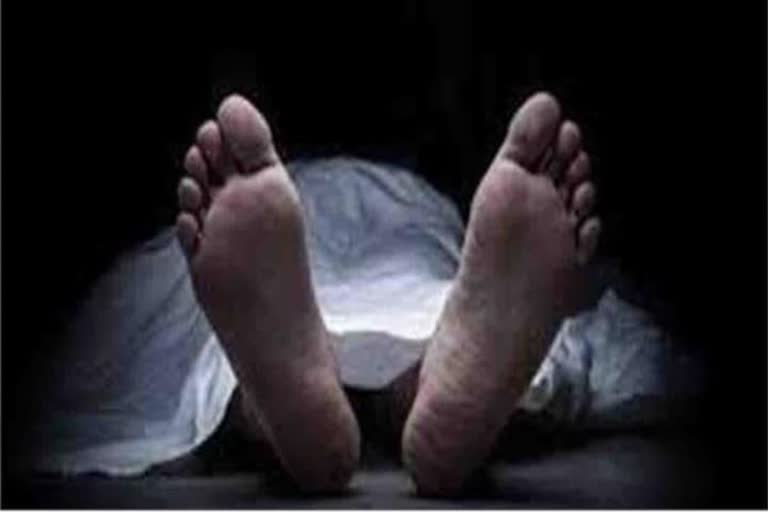 Woman dies in a road accident in farrukhabad