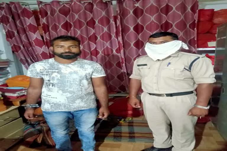 Accused of robbery from excise employees arrested