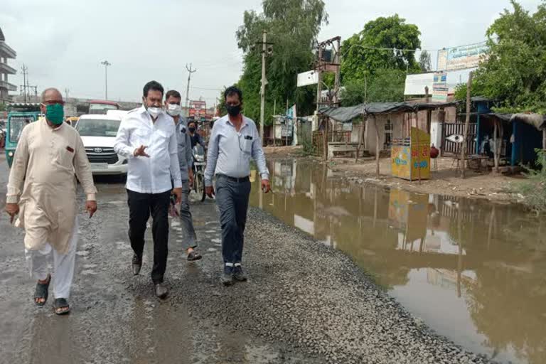 રાધનપુરના ધારાસભ્યએ બિસ્માર રોડના સમારકામ માટે નાયબ મુખ્યપ્રધાનને કરી રજૂઆત 