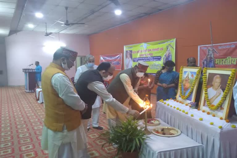 ceremony organized at nirala nagar in lucknow on ocassion of birth anniversary of dattopant thengadi