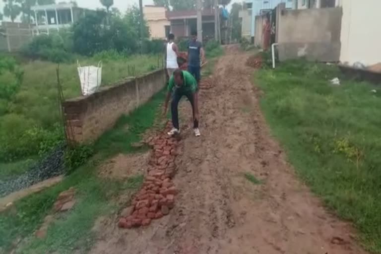 Construction of road from Shramdaan in Jehanabad