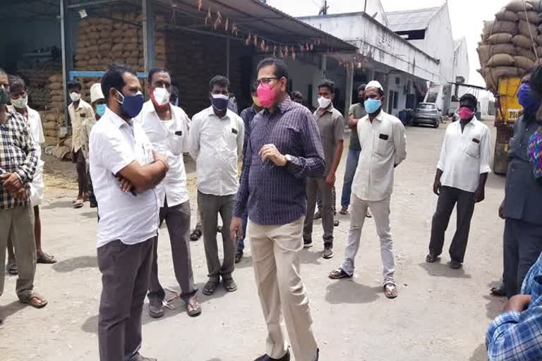 collector sharman inspected paddy purchase center