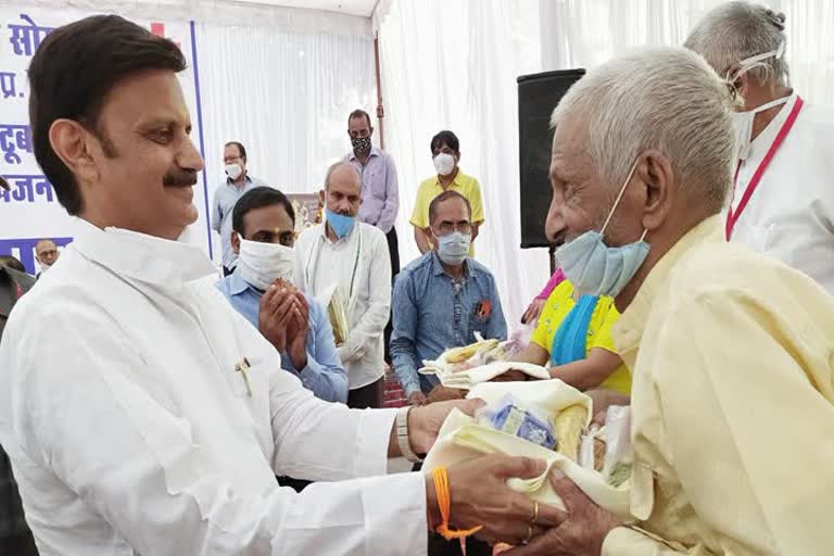 Legislator honors elders in old age home Rewa