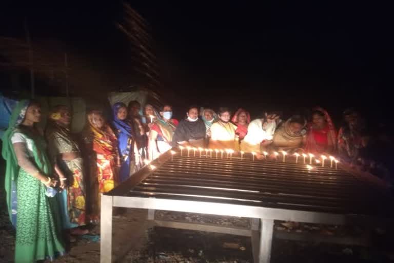 Mahila congress paid tribute to hathras victim