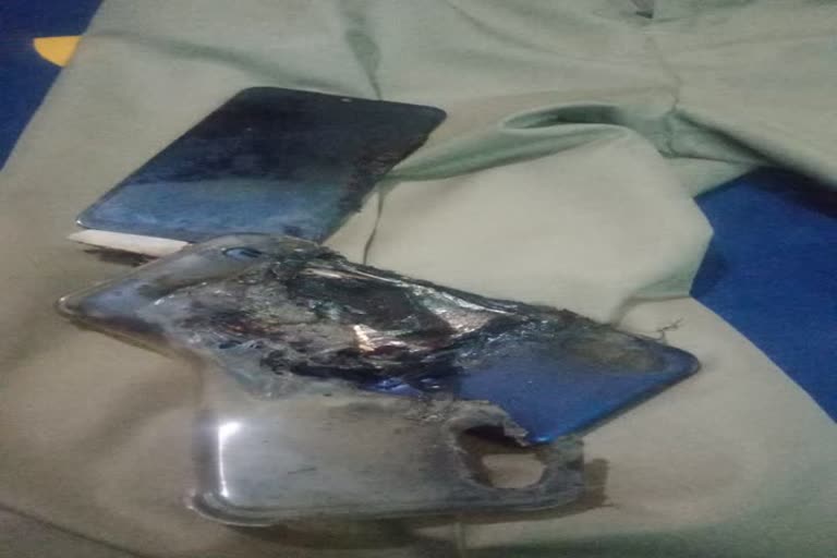 Mobile kept in pocket suddenly exploded in pilibhit