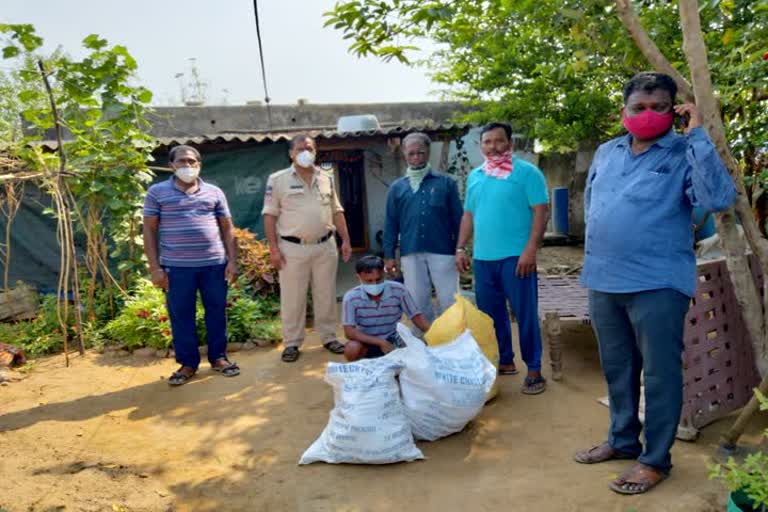 టాస్క్​ఫోర్స్​ పోలీసుల దాడులు