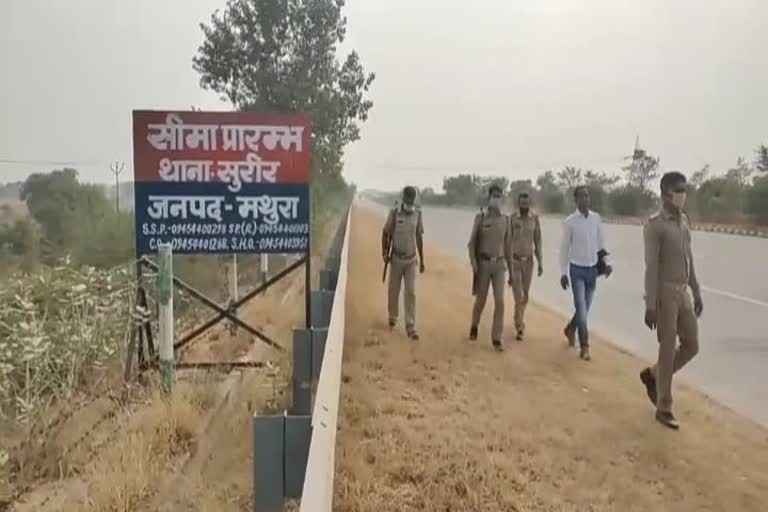 घटना की जांच करने पहुंची पुलिस की टीम.