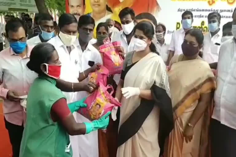 கோவிட்-19 ஊரடங்கை பயன்படுத்தி 8 வழி சாலை பணிகளை தொடங்குவதா ? - கனிமொழி எம்.பி கண்டனம்!