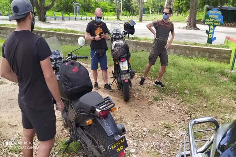 Portuguese nationals Bandipur National Reserve Trespassing by Portuguese national Karnataka bandhipoor പോർച്ചുഗീസുകാർ ബന്ദിപൂർ കടുവ സംരക്ഷണകേന്ദ്രം *