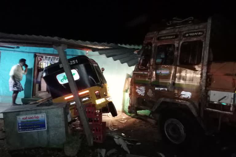  lorry crashed into a house in Bhadradri Kottagudem district