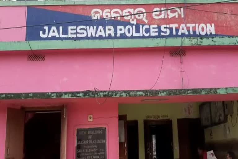 ବ୍ରାଉନ ସୁଗର ଜବତ ,4 ଅଟକ