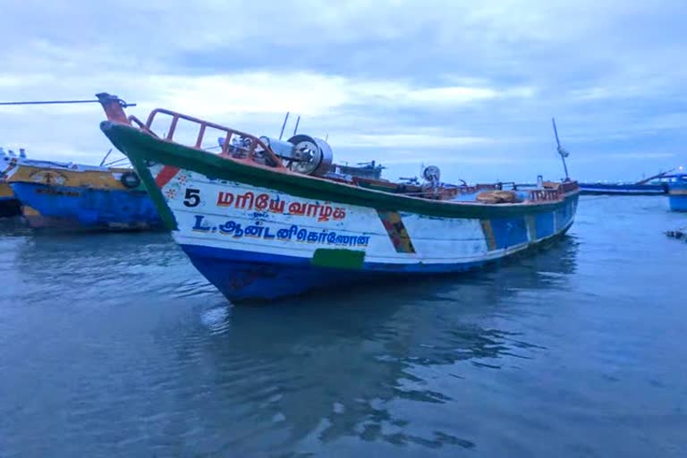 Marine card arrested 3 fishers 