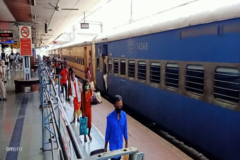  workers reached Tatanagar railway station