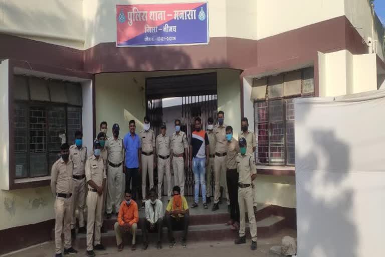 Manasa Police arrested three warranties 