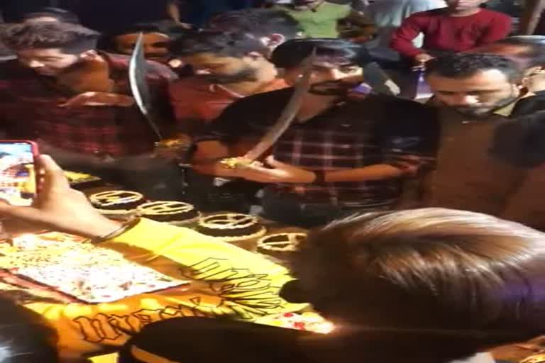 Bootlegger cutting a cake with a sword in Surat to celebrating his birthday, Video went viral  