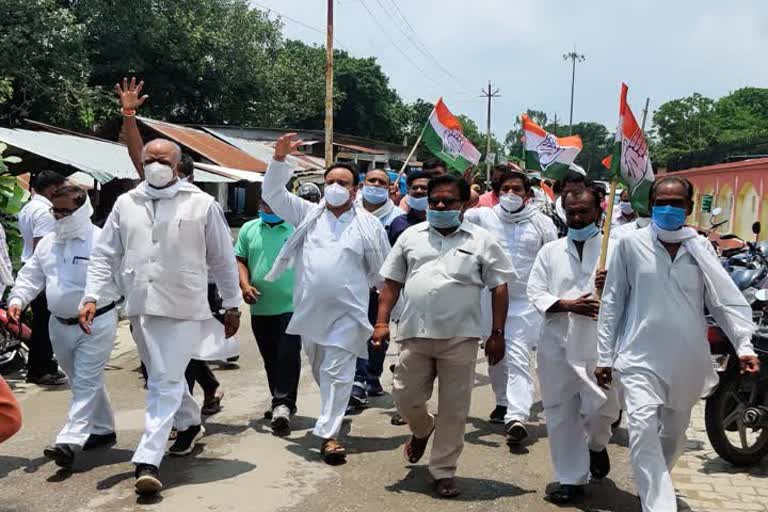 congress protest over scam in up