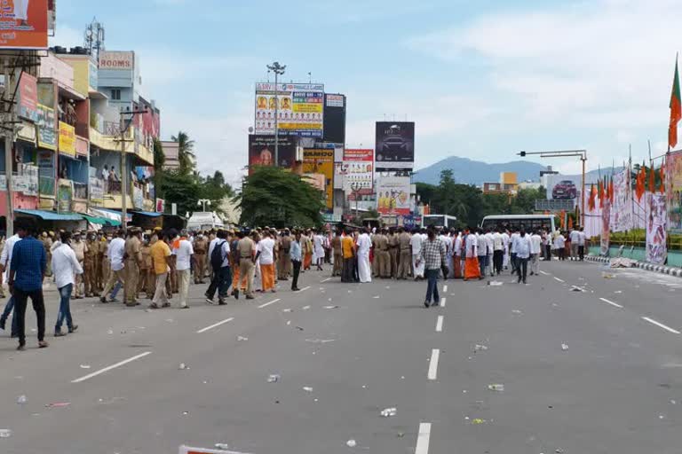 தடையை மீறி வேல் யாத்திரையை தொடங்கிய எல்.முருகன் சேலத்தில் கைது !