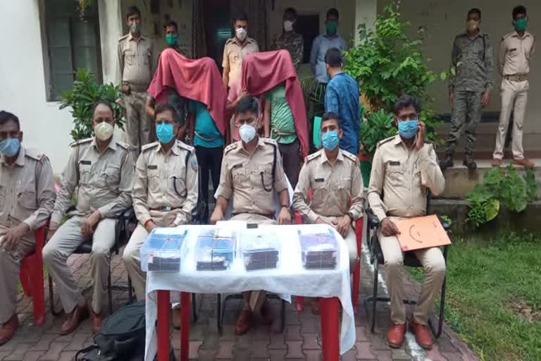 बोकारो पुलिस ने 4 अपराधियों को दबोचा