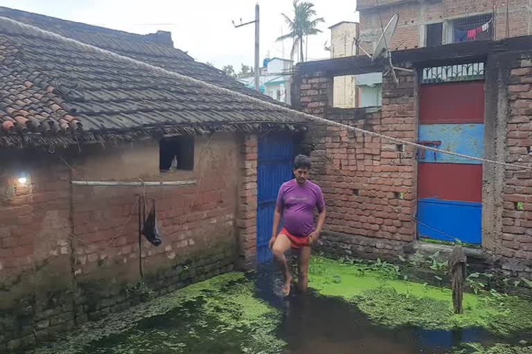 people faces many problems due to flood water entered in house