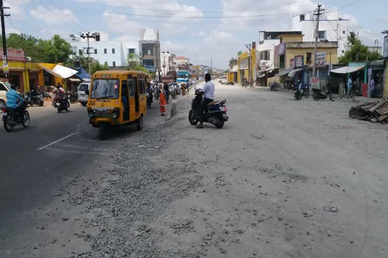 ஆமை வேகத்தில் நடைபெறும் சாலை பணிகள்