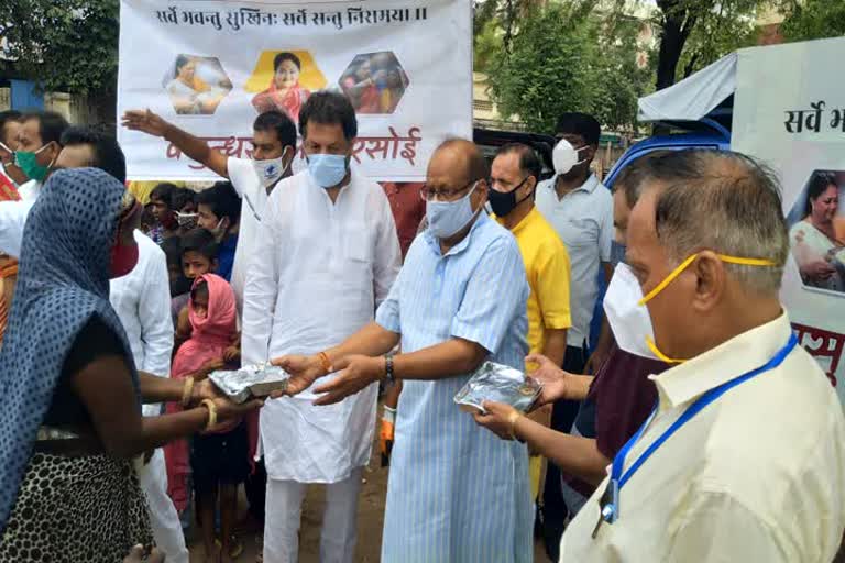 MLA Kalicharan Saraf, distributed food, Jaipur