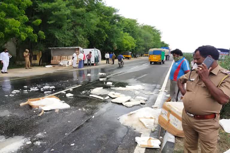 Mini lorry topples after accident The public who exploited the fish poured on the road!